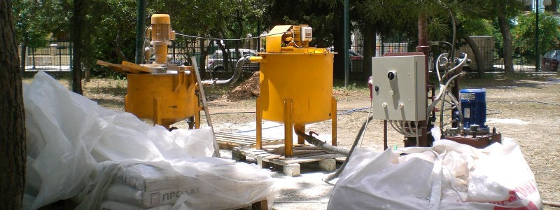 Αποκατάσταση και ενίσχυση κτιριων με ένα μίγμα τσιμέντου, νερού και άλλων πρόσμικτων που παρασκευάζεται κάθε φορά ανάλογα με τον τύπο της τοιχοποιίας ώστε να είναι απολύτως συμβατό. Η Επιδόμος Ε.Π.Ε. εγγυάται την άρτια εκτέλεση ρητινενέσεων και τσιμεντενέσεων.